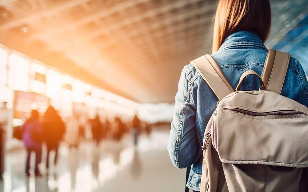 ¿Puedo viajar al extranjero si estoy cobrando una prestación, subsidio o la renta activa de inserción?