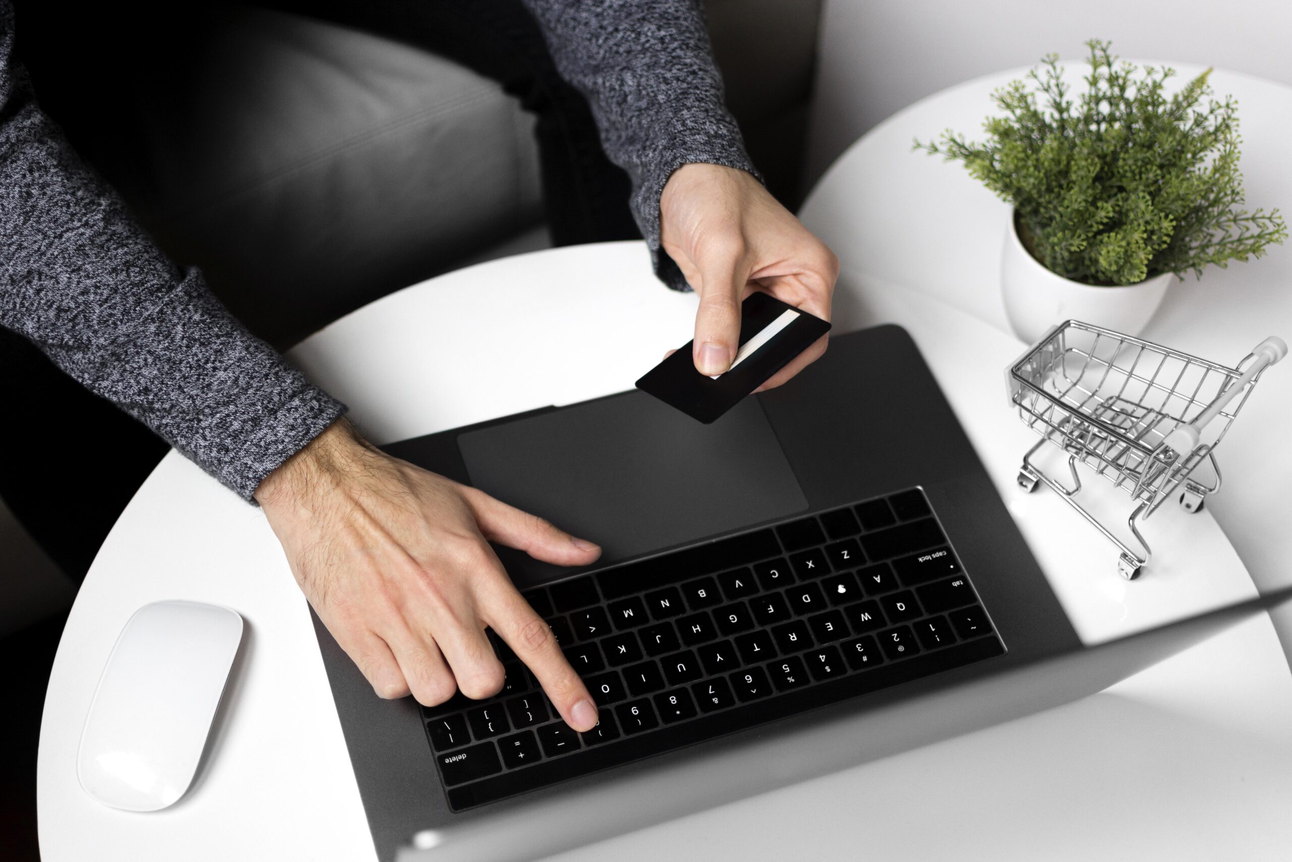 vista-superior-del-concepto-de-compras-en-linea-scaled